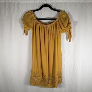 Lulus Blouse Women's XS Yellow Short Sleeve Round Neck Crotche Trim Top